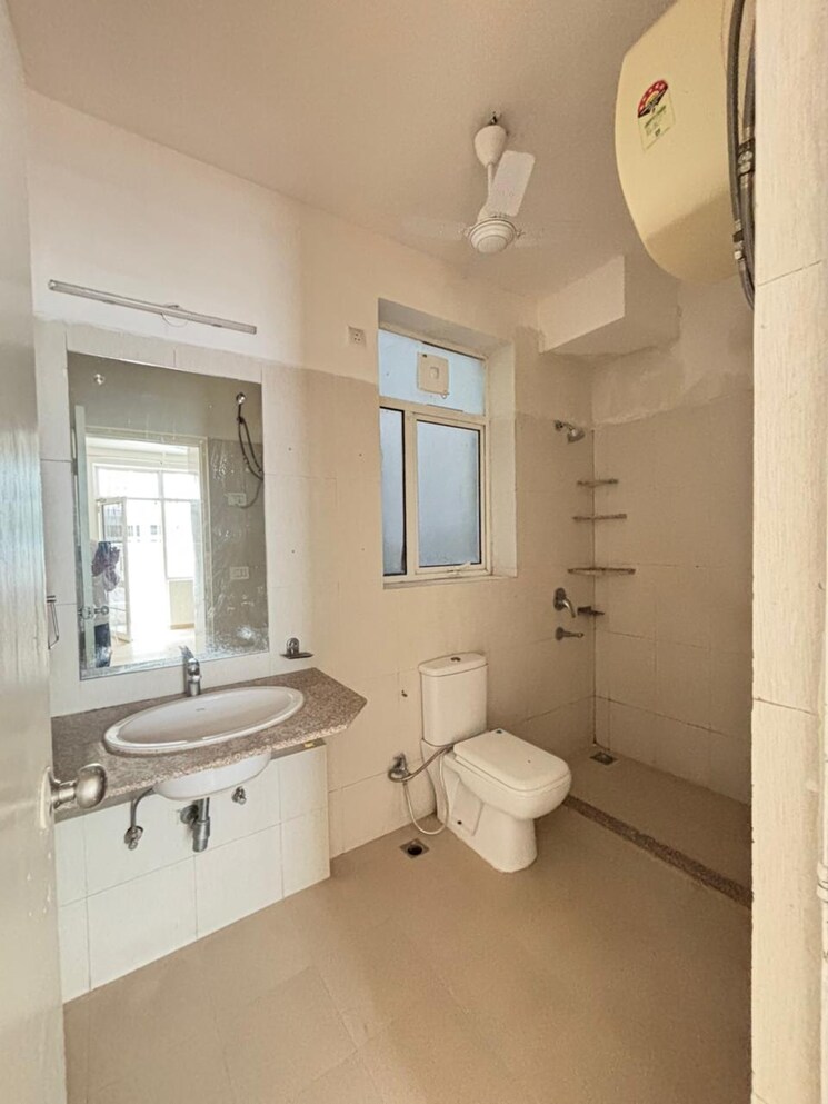 Bathroom, dlf-hyde-park 3 Bedroom 1880 Sq.Ft. Builder Floor In South Mullanpur Chandigarh 9128895