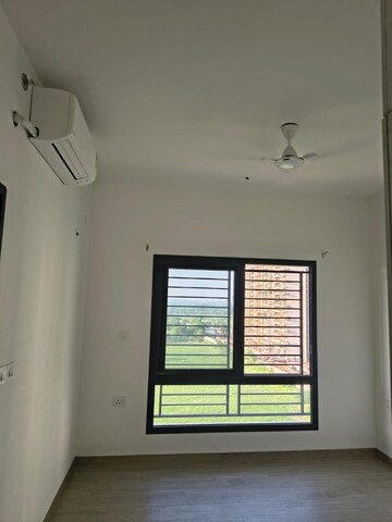 Room in 3 BHK Apartment at Shapoorji Pallonji Joyville Gurgaon, Sector 102 – for Rent