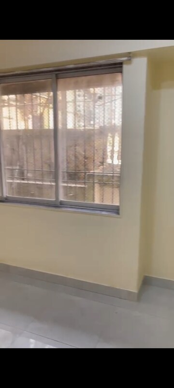 Room in 2 BHK Apartment at Hilton Residency, Byculla West – for Sale