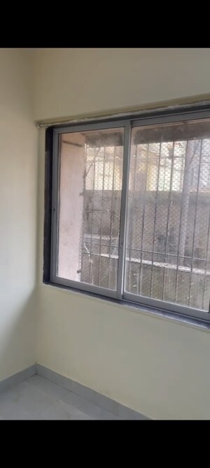 Room in 2 BHK Apartment at Hilton Residency, Byculla West – for Sale