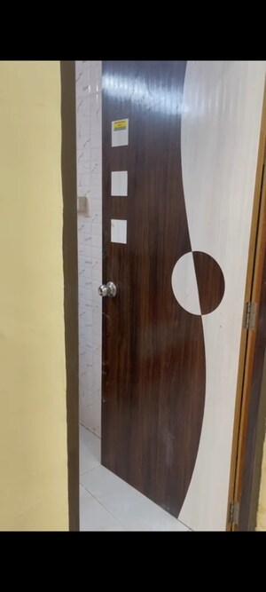 Room in 2 BHK Apartment at Hilton Residency, Byculla West – for Sale