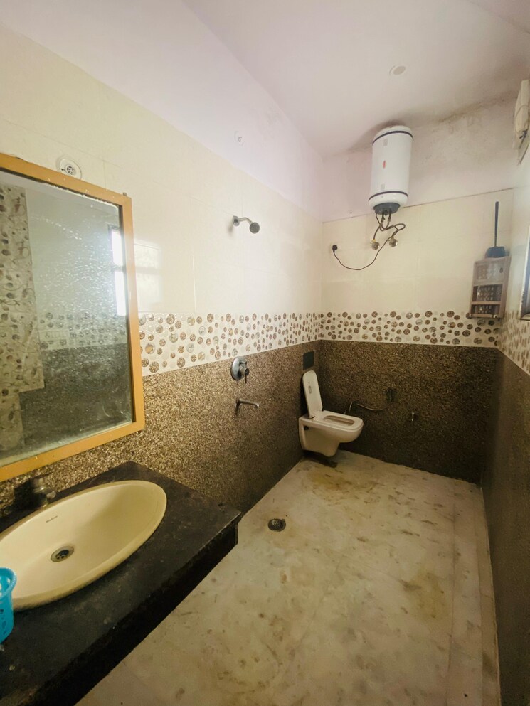 Bathroom, sector 46 3 Bedroom 1590 Sq.Ft. Builder Floor In Sector 46 Gurgaon 9128919