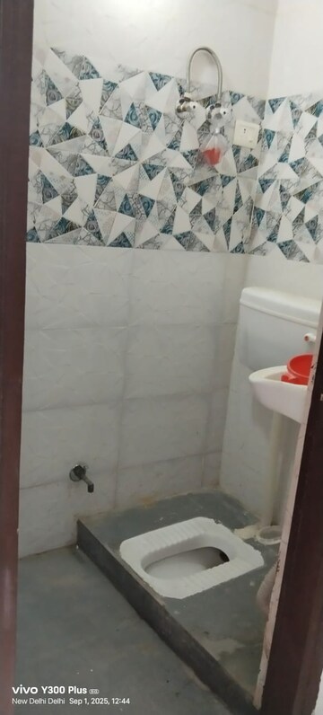 Master Bedroom in 2 BHK Builder Floor at Govindpuri – for Rent