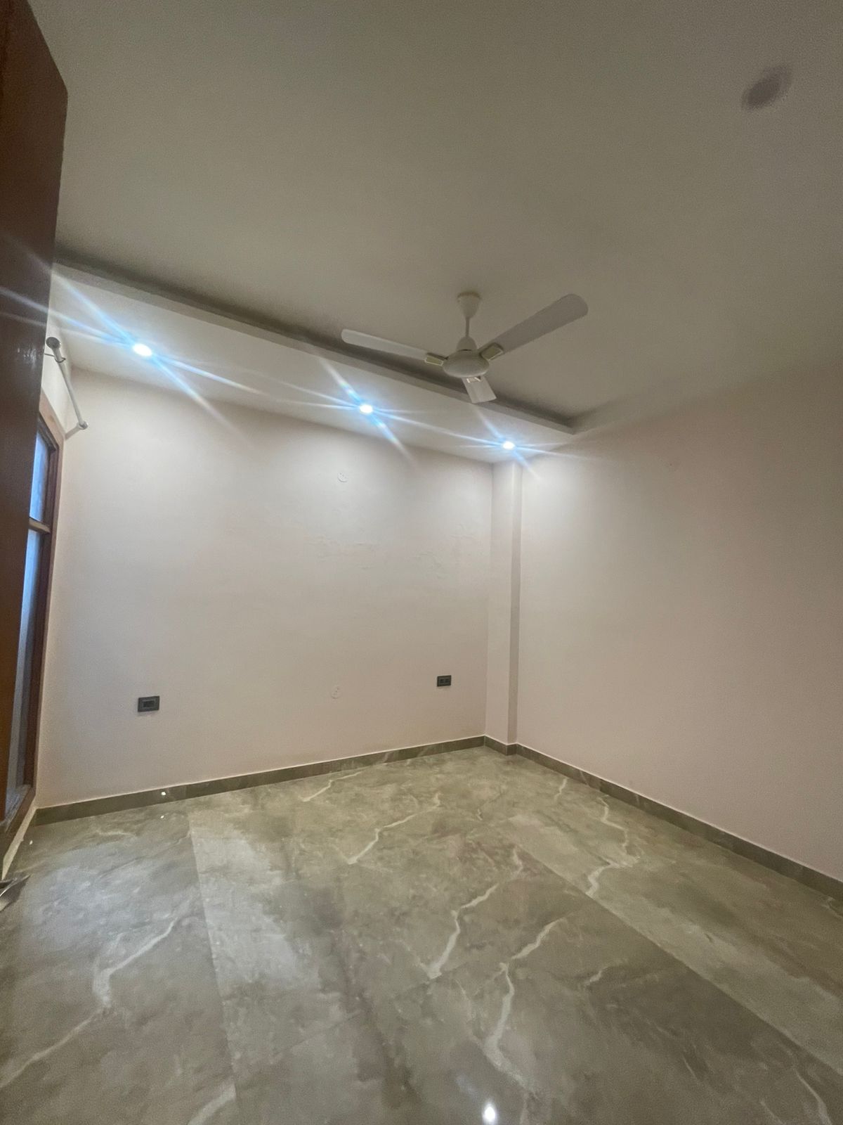 4 BHK + Pooja Room,Servant Room,Study Room,Extra Room Builder Floor For Rent in Green Fields Colony