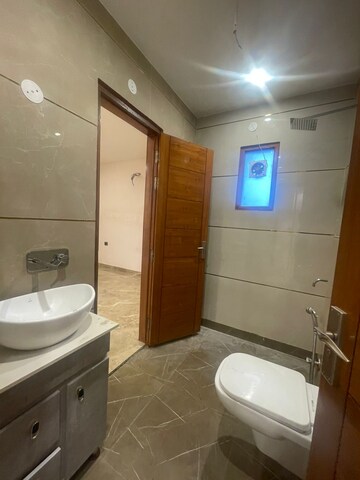 Bathroom in 4 BHK Builder Floor at Green Fields Colony – for Rent