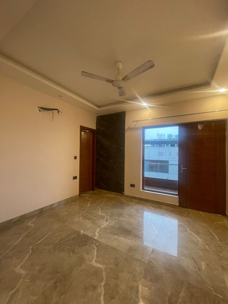 Room, green fields colony 4 Bedroom 261 Sq.Yd. Builder Floor In Green Fields Colony Faridabad 9128921