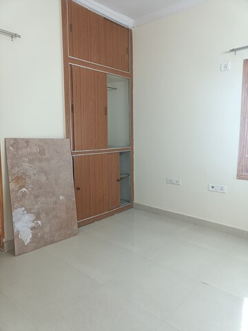 Room in 2 BHK Apartment at Ip Extension – for Rent