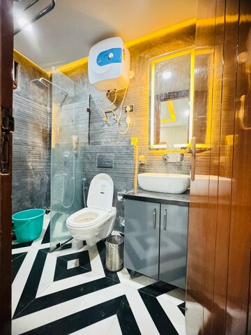 Bathroom in 1 BHK Builder Floor at Palm Residency Chhatarpur, Chattarpur – for Rent