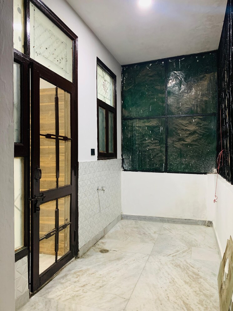 Room, green fields colony 4 Bedroom 300 Sq.Yd. Builder Floor In Green Fields Colony Faridabad 9128935