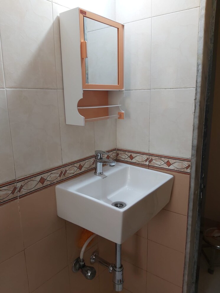 Bathroom, jyoti-castle 1 Bedroom 585 Sq.Ft. Apartment In Malad West Mumbai 9128947