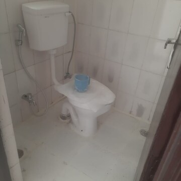 Bathroom in 3.5 BHK Apartment at Panchsheel Greens II, Panchsheel Green – for Rent