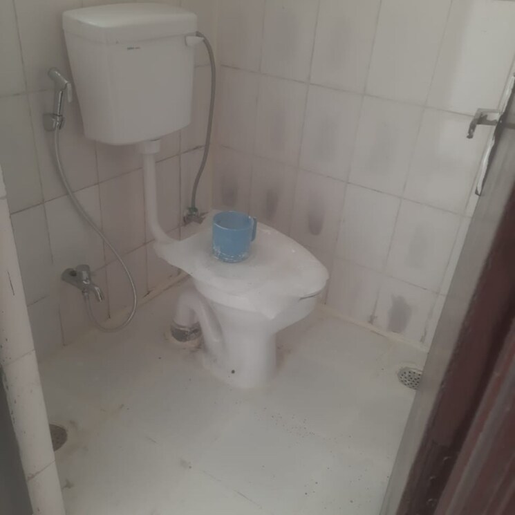 Bathroom, panchsheel-greens-ii 3.5 Bedroom 1820 Sq.Ft. Apartment In Panchsheel Green Greater Noida 9129007