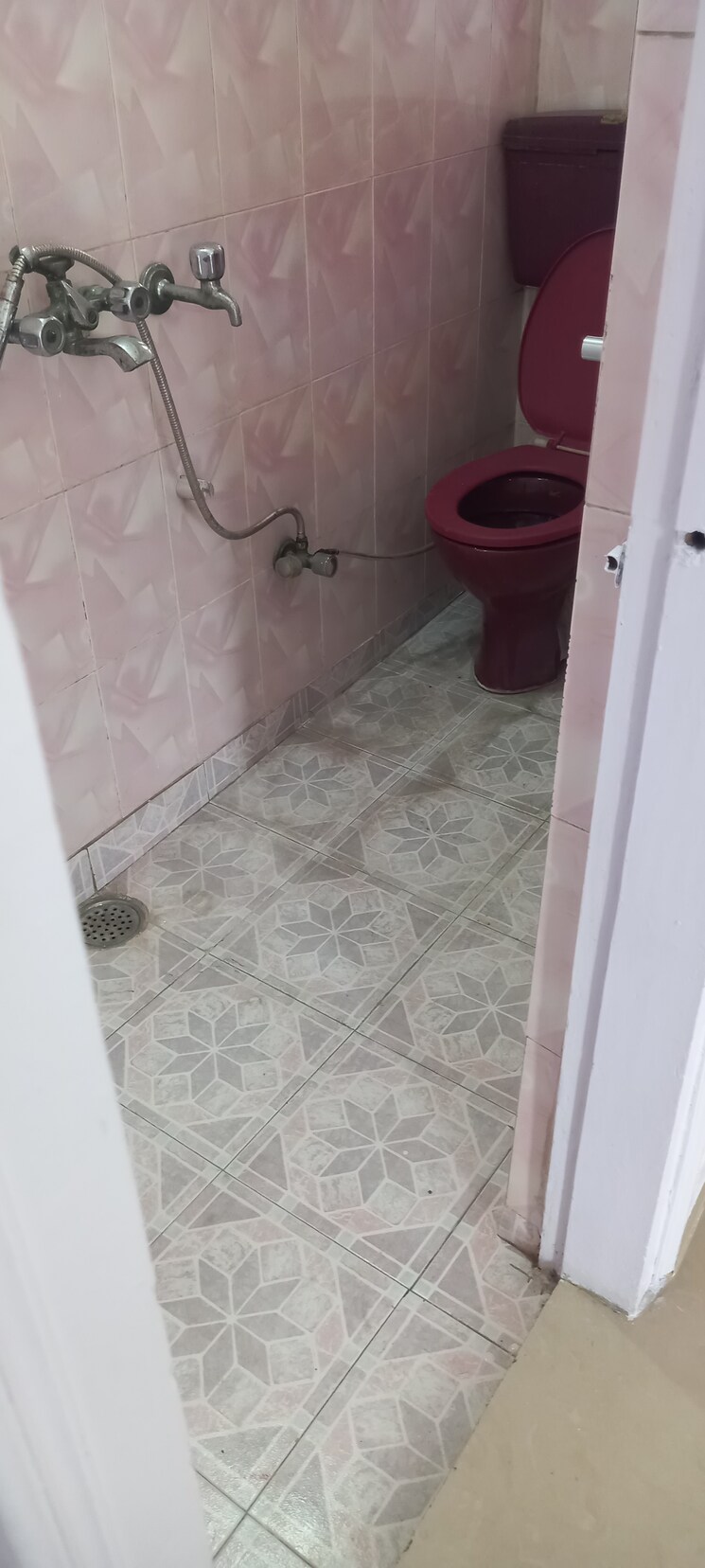 Bathroom, ip extension 2 Bedroom 900 Sq.Ft. Apartment In Ip Extension Delhi 9128986