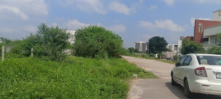 undefined, gomti nagar  8200 Sq.Ft. Plot In Gomti Nagar Lucknow 9129008