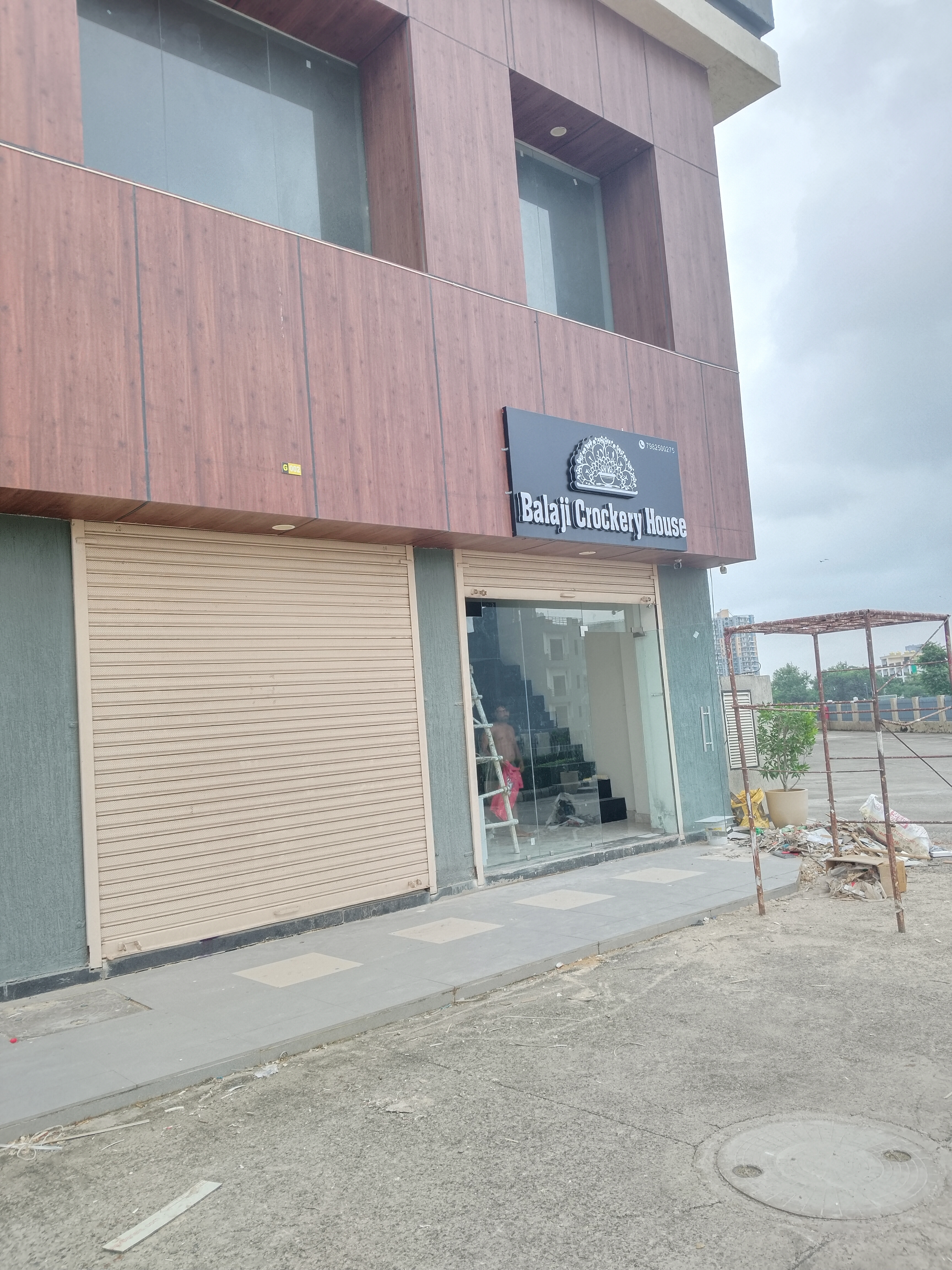 Retail Shop For Rent in V Square Oodles Skywalk