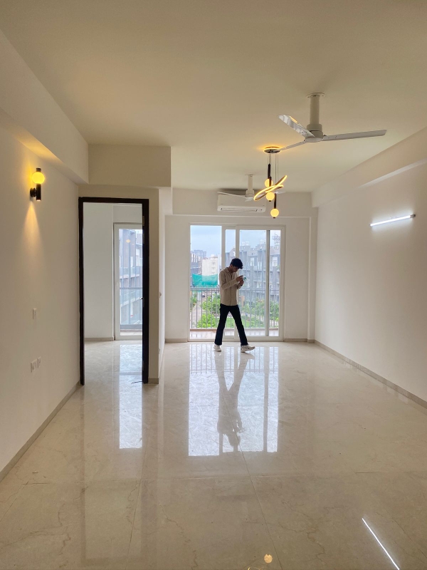 3 BHK + Extra Room Apartment For Sale in Smart World Orchard
