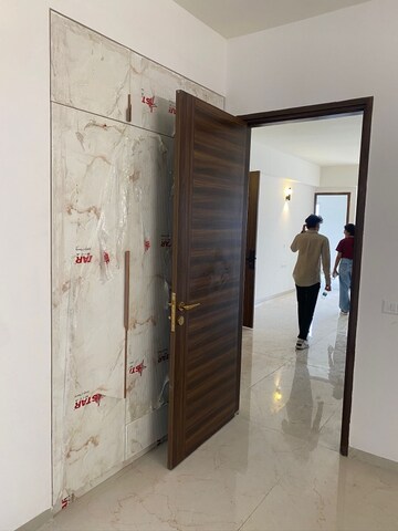 Furnished Amenities in 3 BHK Apartment at Smart World Orchard, Sector 61 – for Sale