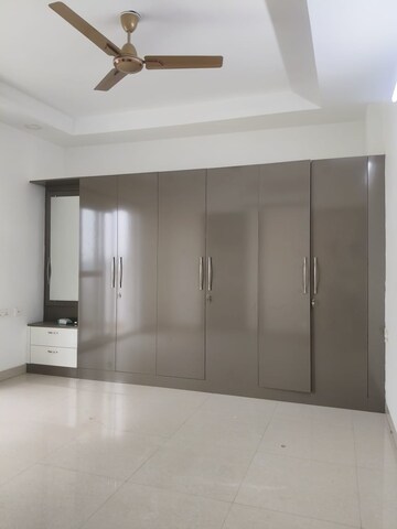 Room in 3 BHK Apartment at Kondapur – for Rent