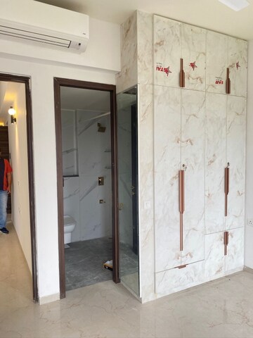 Building Lobby in 3 BHK Apartment at Smart World Orchard, Sector 61 – for Rent