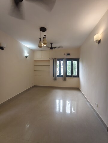 Room in 3 BHK Apartment at Vasant Kunj – for Rent