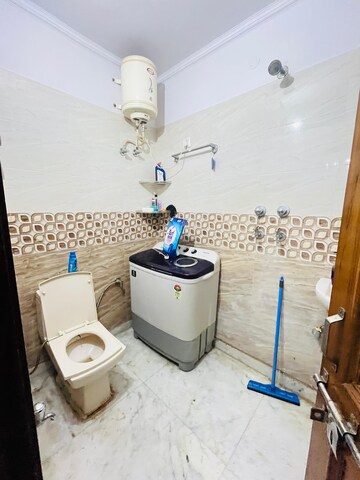 Team Area in 2 BHK Builder Floor at Sector 52 – for Rent