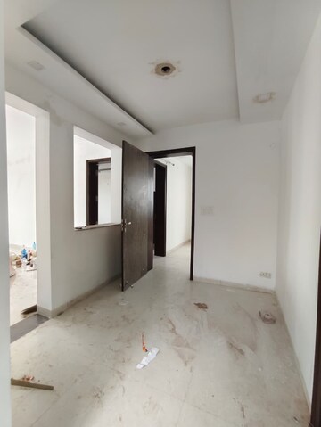 Room in 3 BHK Apartment at Vasant Kunj – for Rent