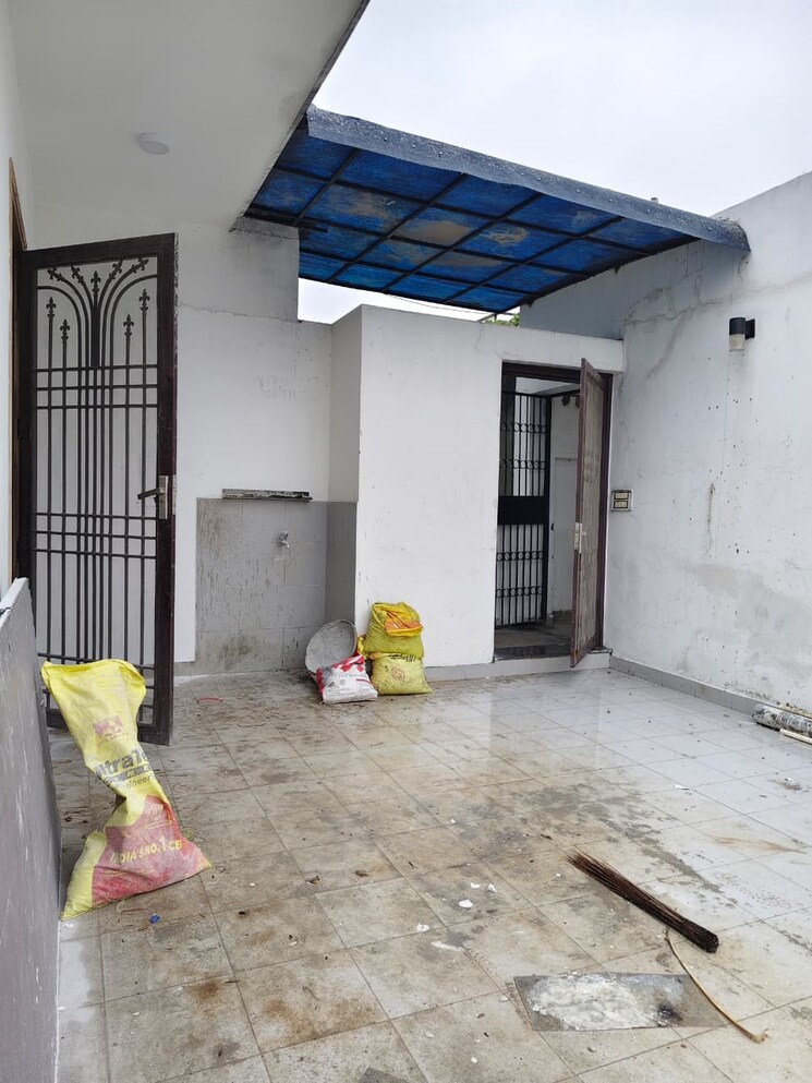 Exterior View, vasant kunj 3 Bedroom 1200 Sq.Ft. Apartment In Vasant Kunj Delhi 9129170