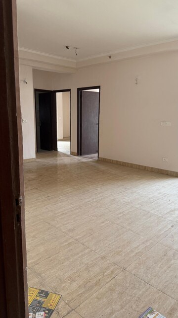 Room in 3 BHK Apartment at Amrapali Golf Homes, Sector 4 Greater Noida – for Sale