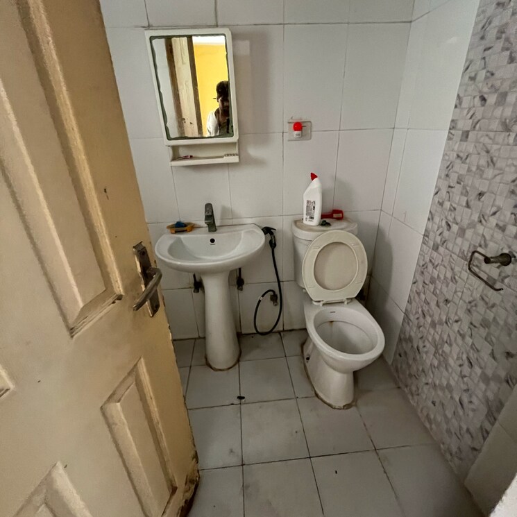 Bathroom, supertech-cape-town 2 Bedroom 930 Sq.Ft. Apartment In Sector 74 Noida 9129215