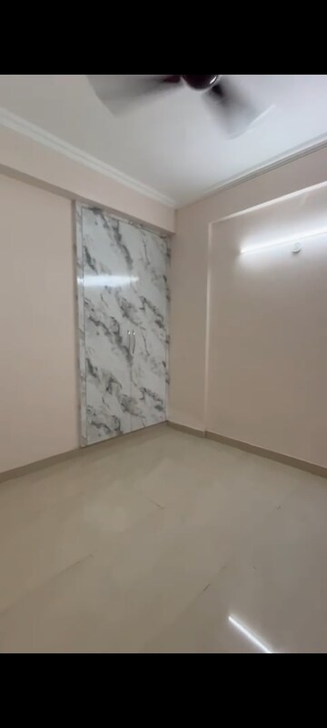 Room in 2 BHK Apartment at Amrapali Golf Homes, Sector 4 Greater Noida – for Rent