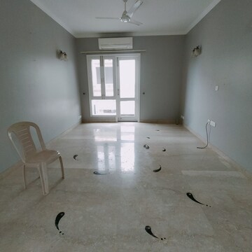Room in 4 BHK Builder Floor at Panchsheel Park – for Rent