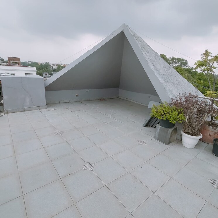 Balcony, panchsheel park 4 Bedroom 800 Sq.Yd. Builder Floor In Panchsheel Park Delhi 9129242