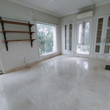 Room in 4 BHK Builder Floor at Panchsheel Park – for Rent