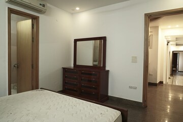 Room in 3 BHK Builder Floor at Greater Kailash I – for Rent