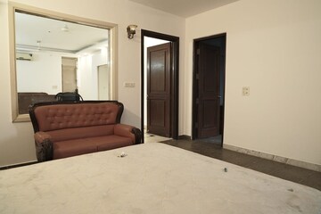 Room in 3 BHK Builder Floor at Greater Kailash I – for Rent