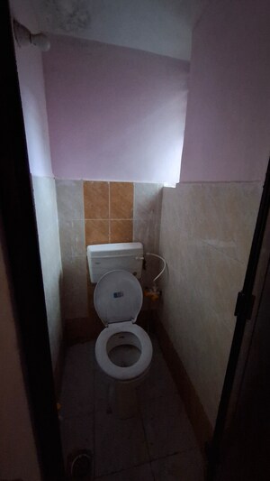 Bathroom in 1.5 BHK Apartment at Sector 10 Greater Noida – for Sale