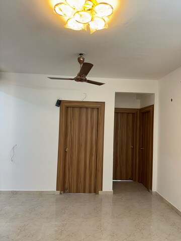 2 BHK Apartment For Rent in MRG Bazaar 93, Sector 93