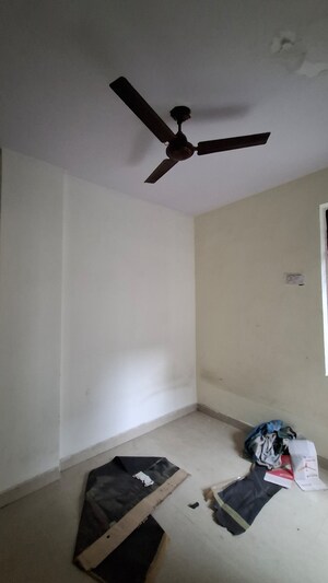 Room in 1.5 BHK Apartment at Sector 10 Greater Noida – for Sale