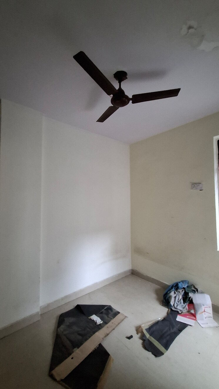 Room, sector 10 greater noida 1.5 Bedroom 30 Sq.Mt. Apartment In Sector 10 Greater Noida Greater Noida 9129260