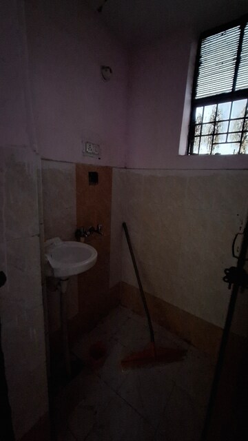 Bathroom in 1.5 BHK Apartment at Sector 10 Greater Noida – for Sale