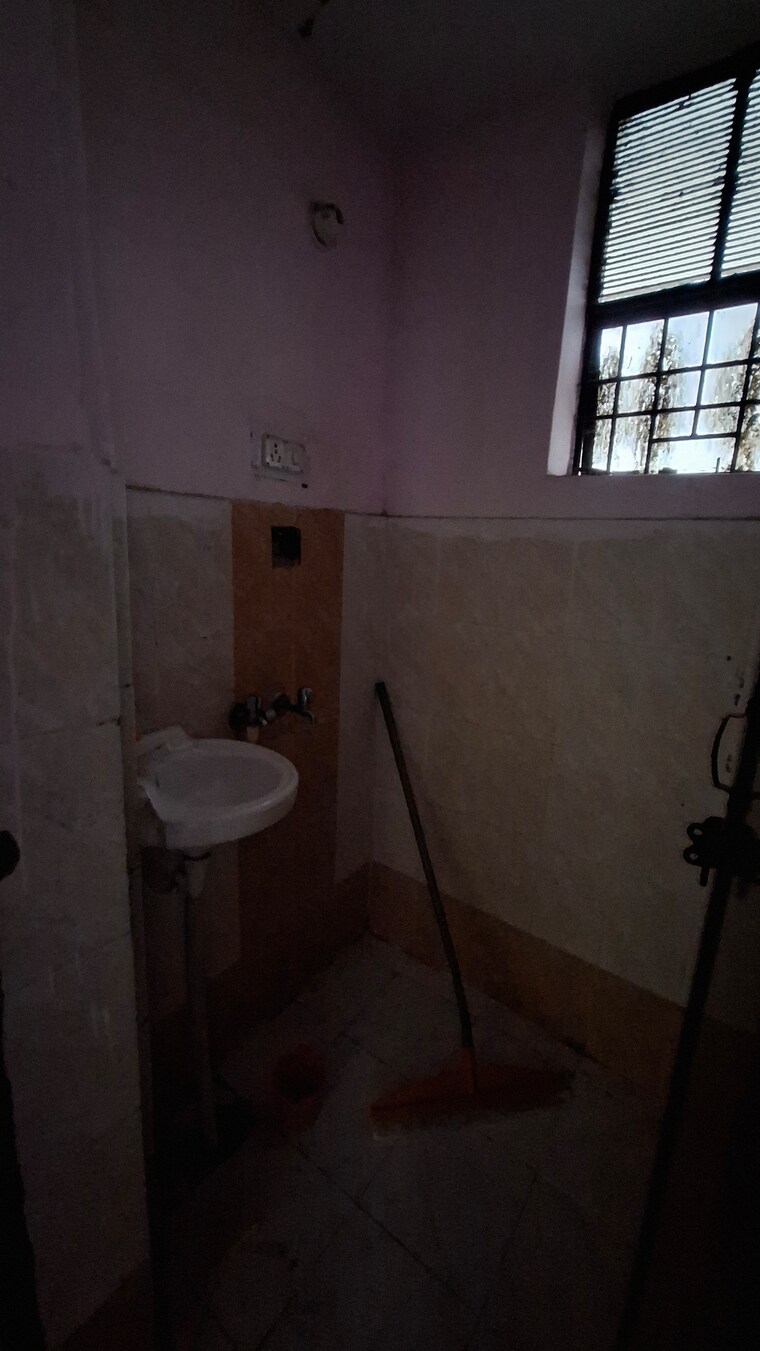 Bathroom, sector 10 greater noida 1.5 Bedroom 30 Sq.Mt. Apartment In Sector 10 Greater Noida Greater Noida 9129260