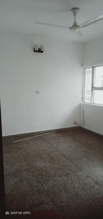 Room in 3 BHK Apartment at DDA Rosewood Apartments, Vasant Kunj – for Rent