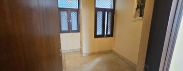 Room in 3 BHK Apartment at Sector 6 Dwarka – for Rent