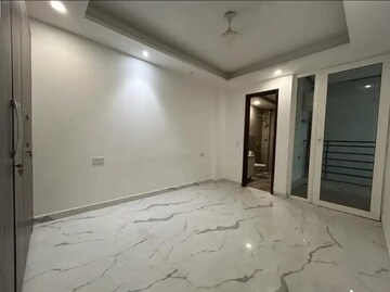 Room in 3 BHK Builder Floor at Saket – for Rent