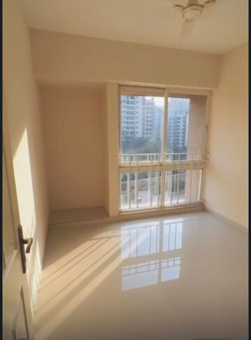 Room in 2.5 BHK Apartment at Vijay Orovia, Ghodbunder Road – for Rent