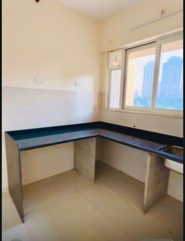 Room in 2.5 BHK Apartment at Vijay Orovia, Ghodbunder Road – for Rent