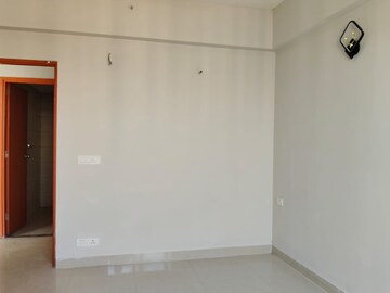 Room in 2 BHK Apartment at Tata Eureka Park, Sector 150 – for Rent
