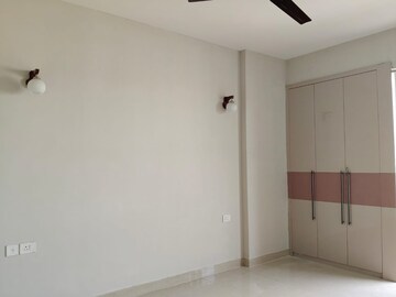 Room in 2 BHK Apartment at Tata Eureka Park, Sector 150 – for Rent