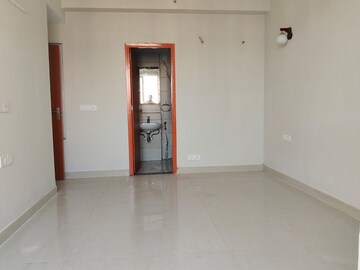 Room in 2 BHK Apartment at Tata Eureka Park, Sector 150 – for Rent