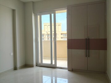 Room in 2 BHK Apartment at Tata Eureka Park, Sector 150 – for Rent